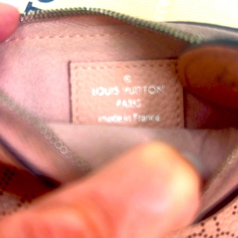 Louis Vuitton Magnolia Mahina Key Pouch RARE VALUE AUTHENTIC  at LV Naples - Picture 5 of 6